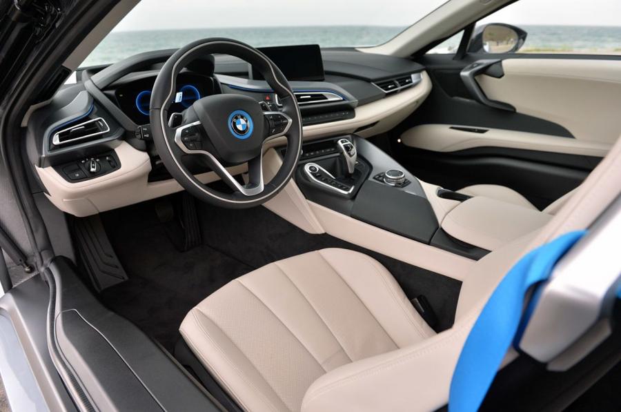  BMW i8 2014 года  (фото 145 из 180)